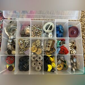 WOW!! BOX FULL OF VINTAGE BUCKLES, THIMBLE, BUTTONS, AND MORE BITS AND BOBS